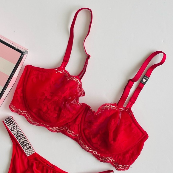 32DD XS Victoria’s Secret red bra set - Picture 2 of 8